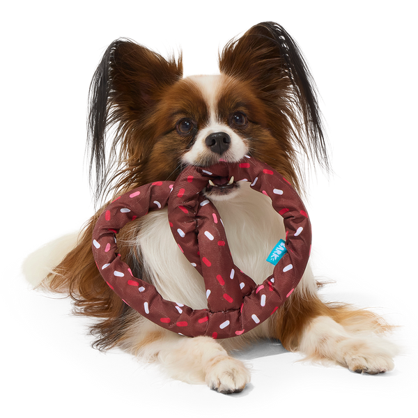 HUG　ピコネ犬用チュールスリング Chocolick Pretzel Plush Extra-Large + Tug Dog Toy – BARK